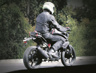 Illustration for article titled SPIED: Is BMW Testing A 300cc Entry-Level Bike?